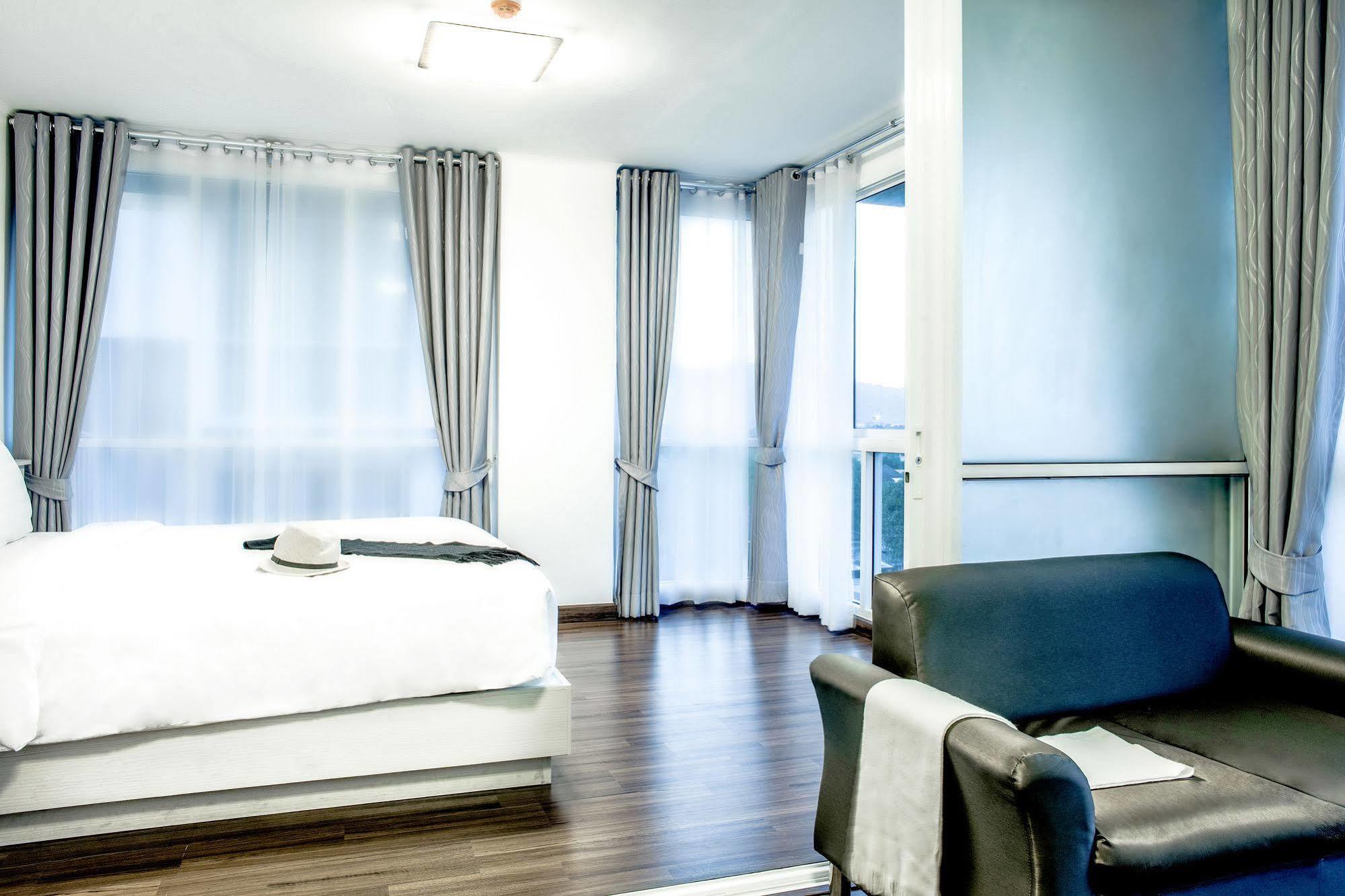 The Wide Condotel - Phuket Eksteriør billede