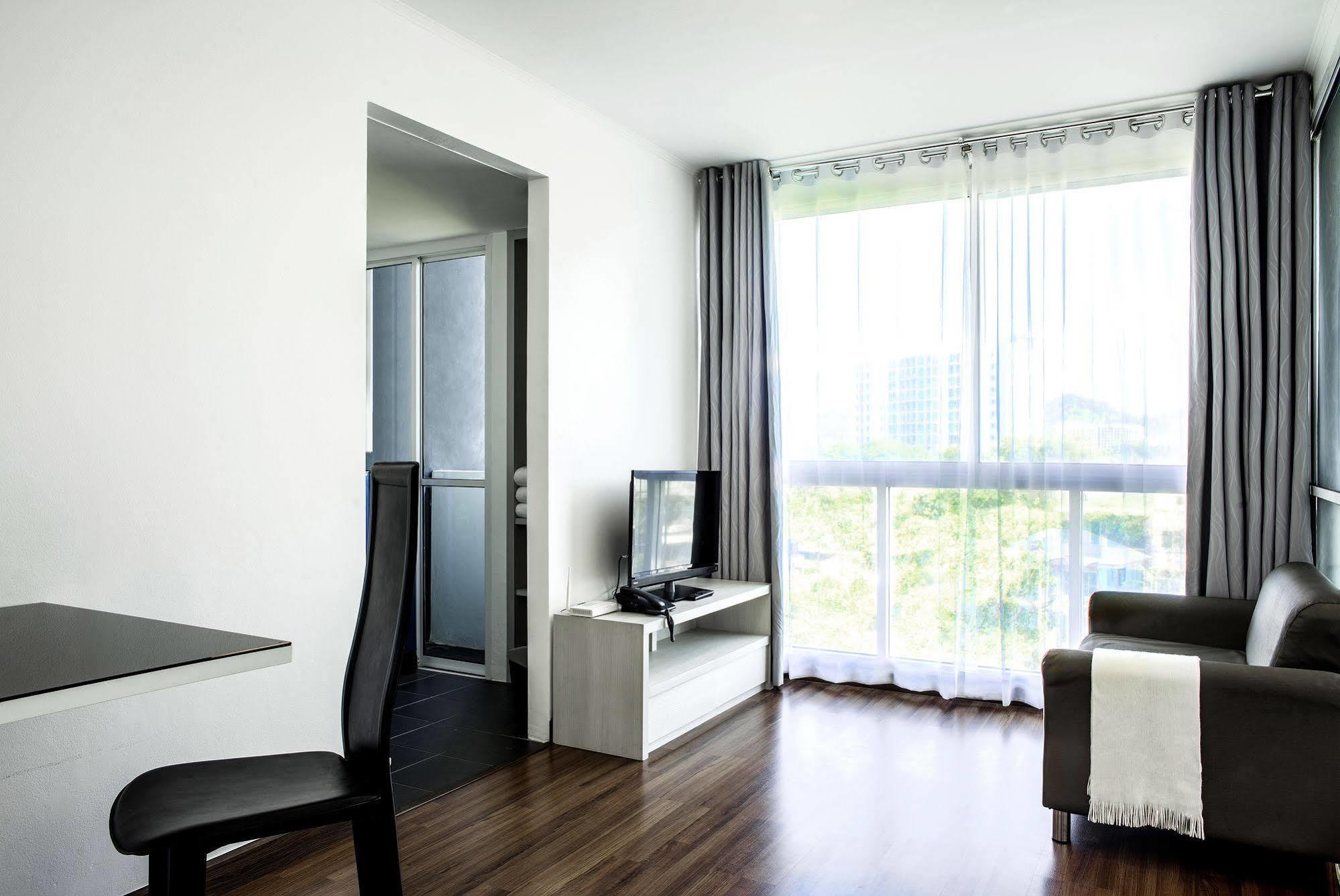 The Wide Condotel - Phuket Eksteriør billede