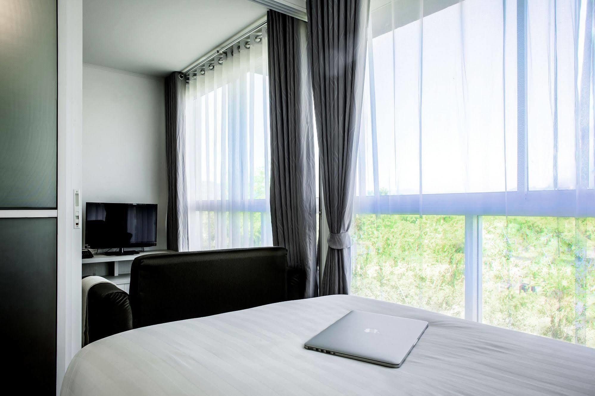 The Wide Condotel - Phuket Eksteriør billede